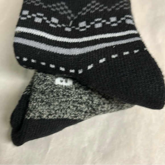 New Columbia Socks Women’s 2 Pair Black & Gray Fleece Socks Activewear Casual - Picture 11 of 12